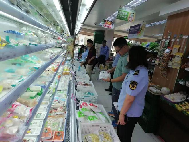 嚴查銷售過期、質檢不合格食品，守護舌尖上的安全